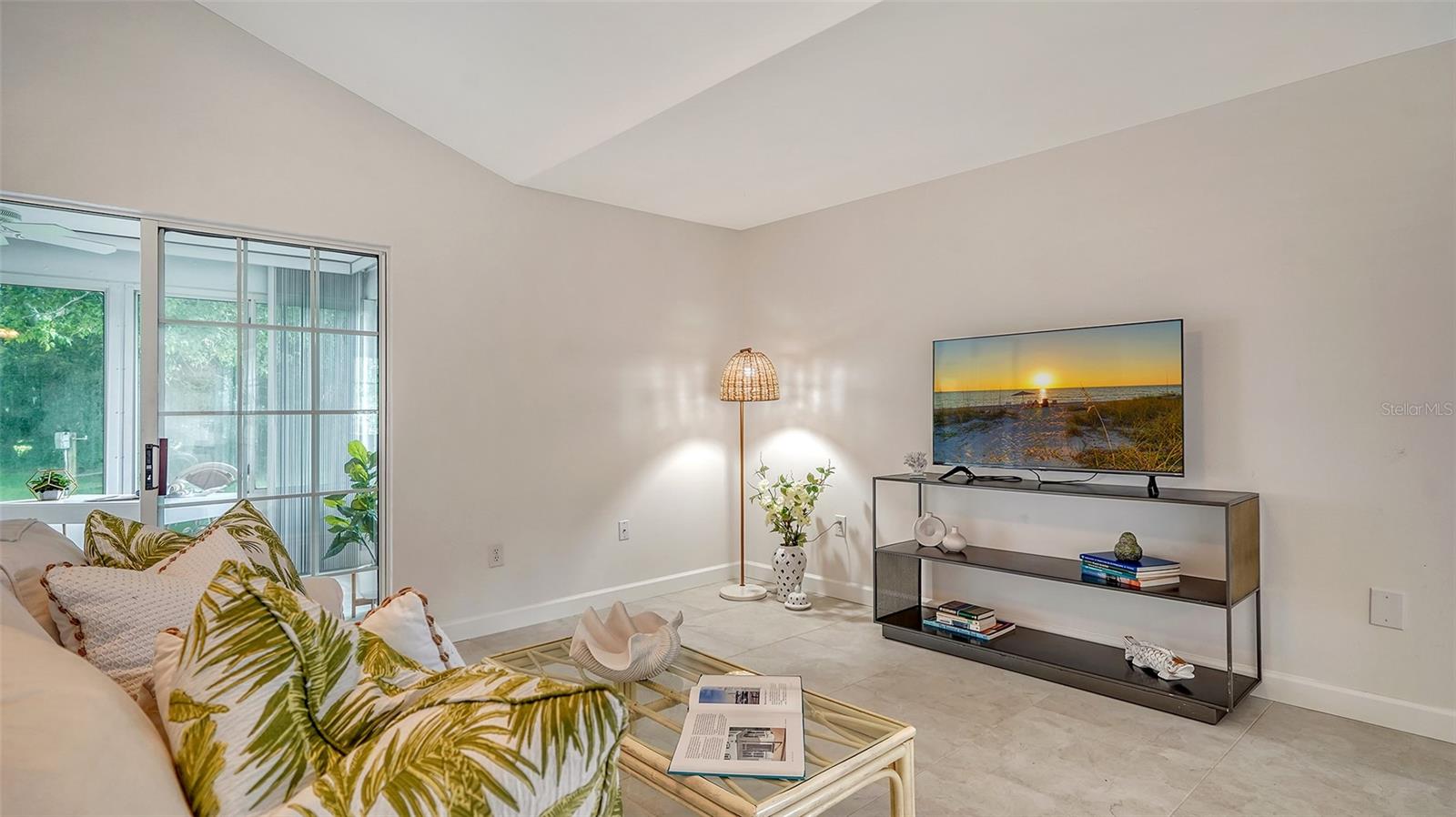 Image 7 of 47 For 6467 Carrington Circle 43