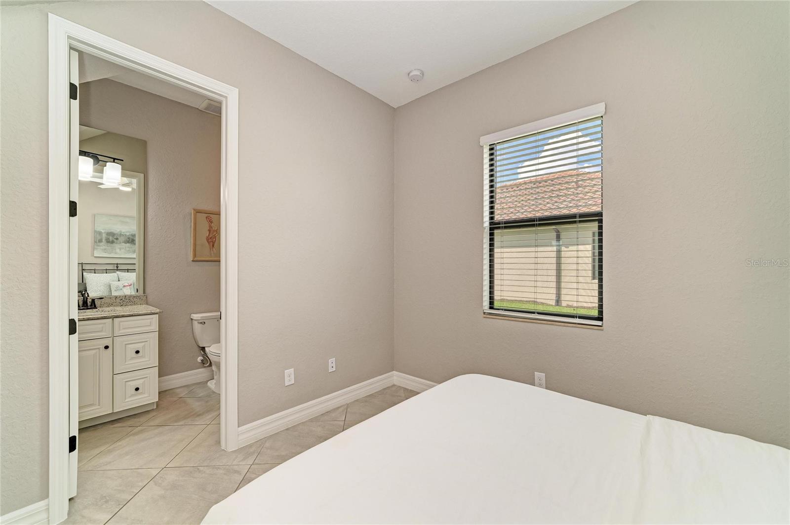 Image 41 of 95 For 6070 Brandon Run