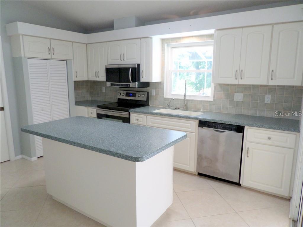 Image 6 of 36 For 3601 Garden Lakes Clenet