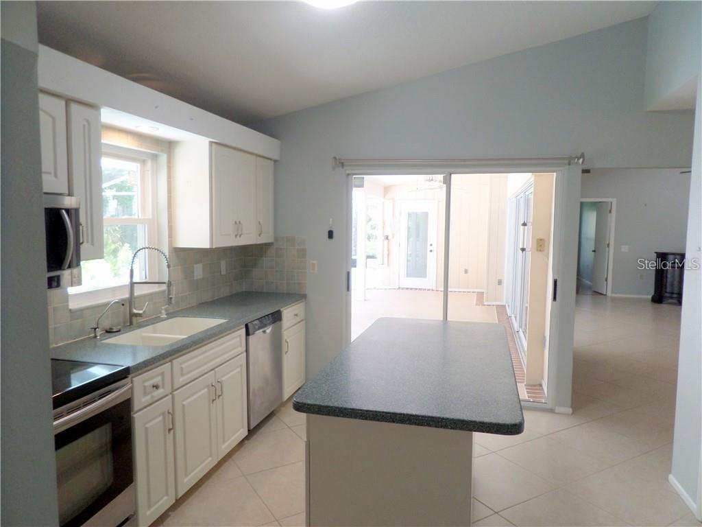 Image 7 of 36 For 3601 Garden Lakes Clenet