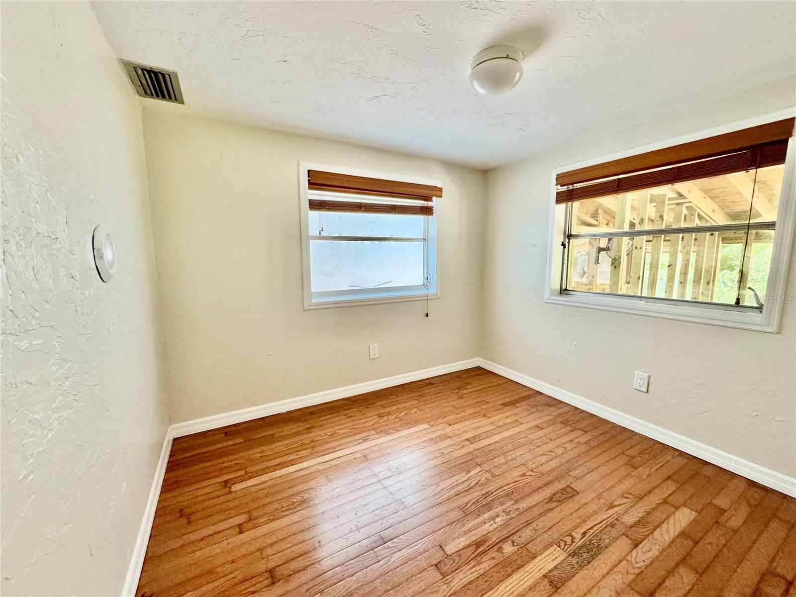 Image 52 of 69 For 1335 40th Street