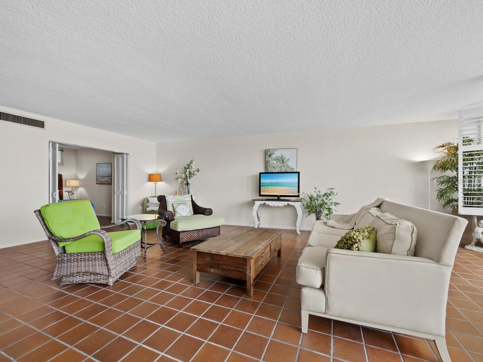 Image 17 of 46 For 100 Sands Point Road 108