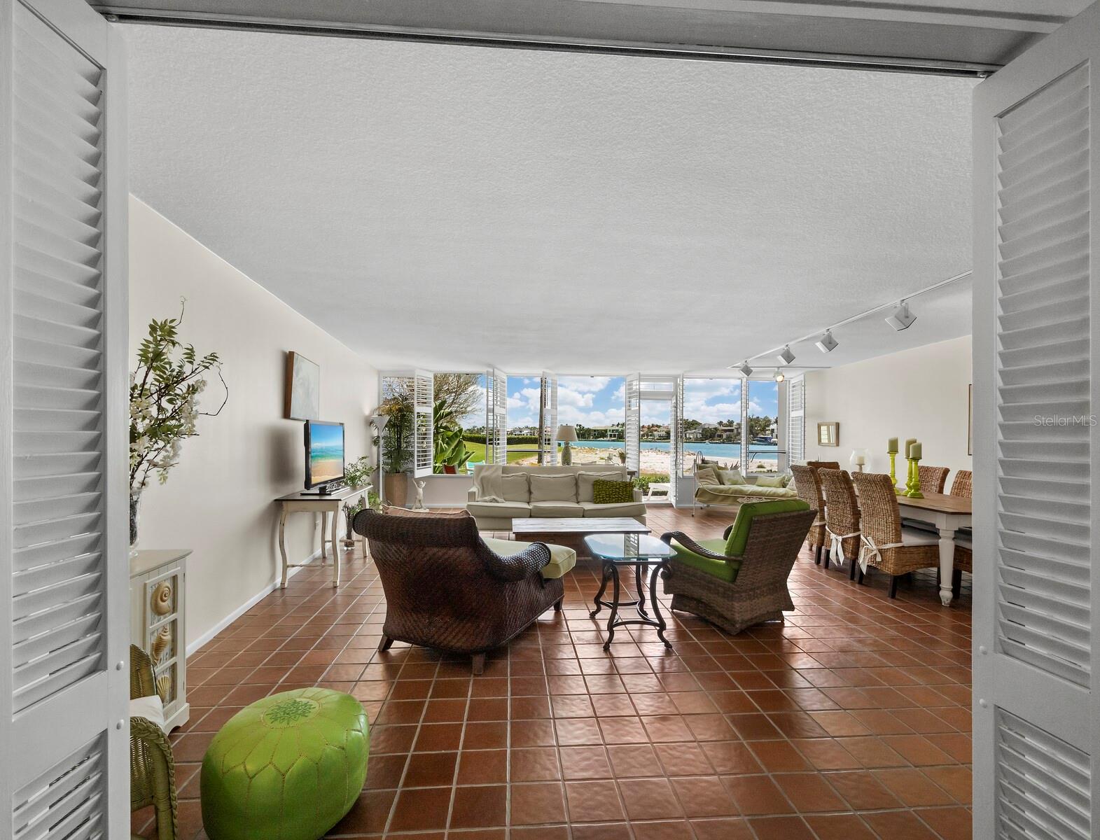 Image 26 of 46 For 100 Sands Point Road 108