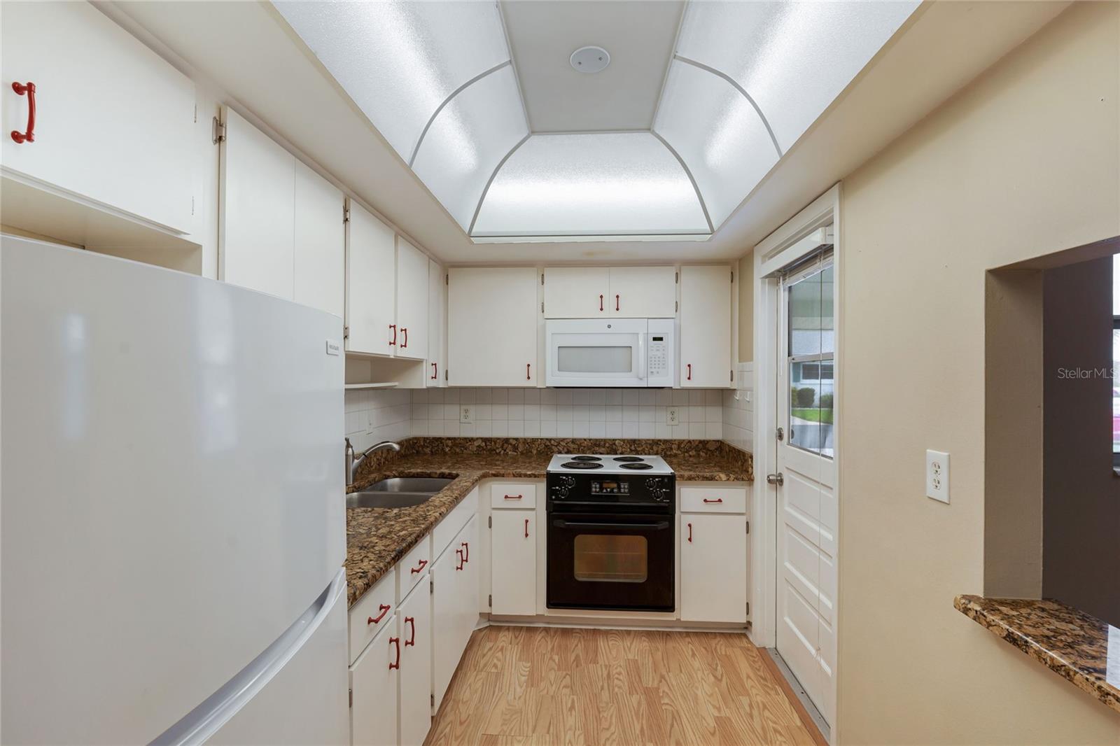 Image 12 of 32 For 5972 Hibiscus Drive 207