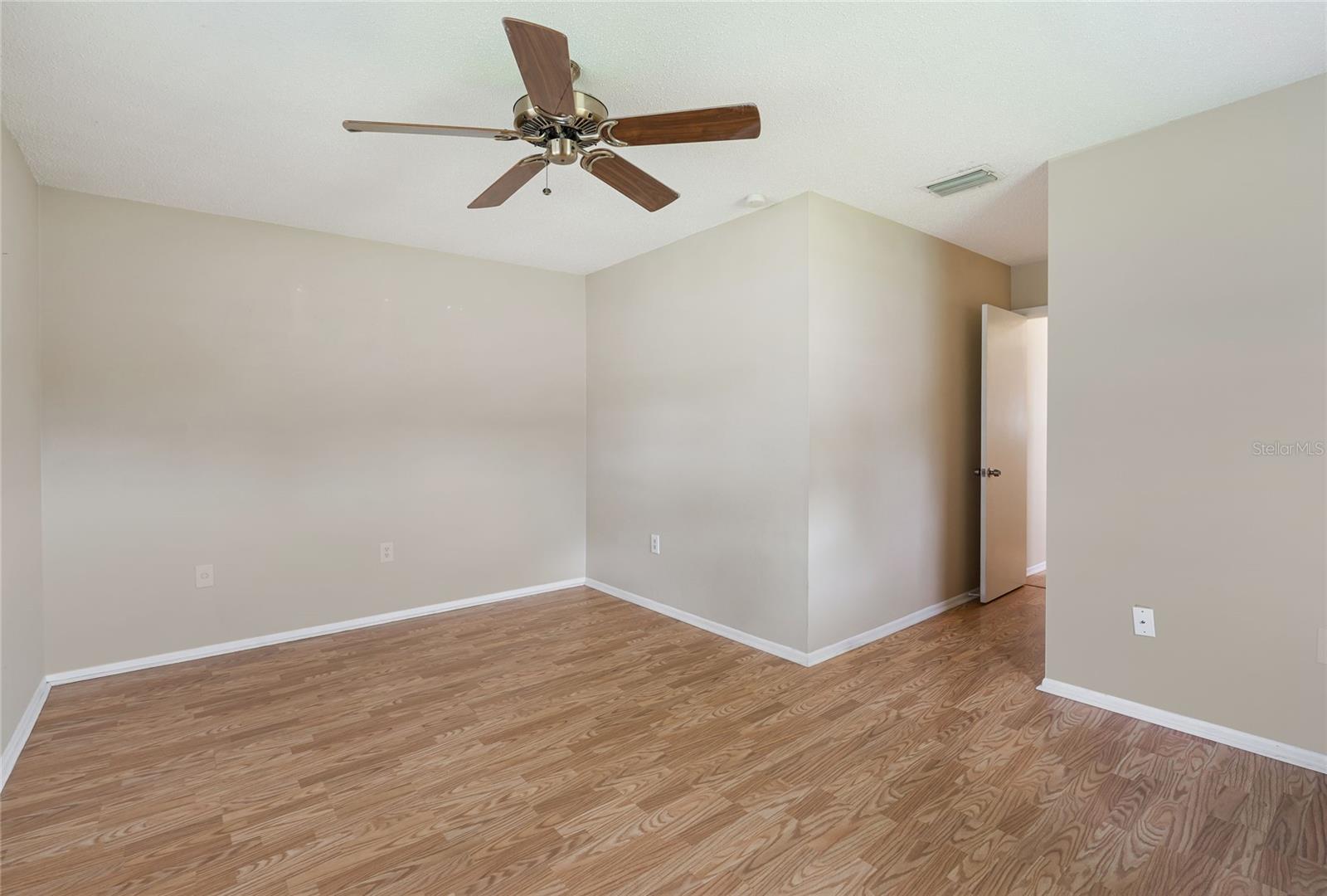 Image 16 of 32 For 5972 Hibiscus Drive 207