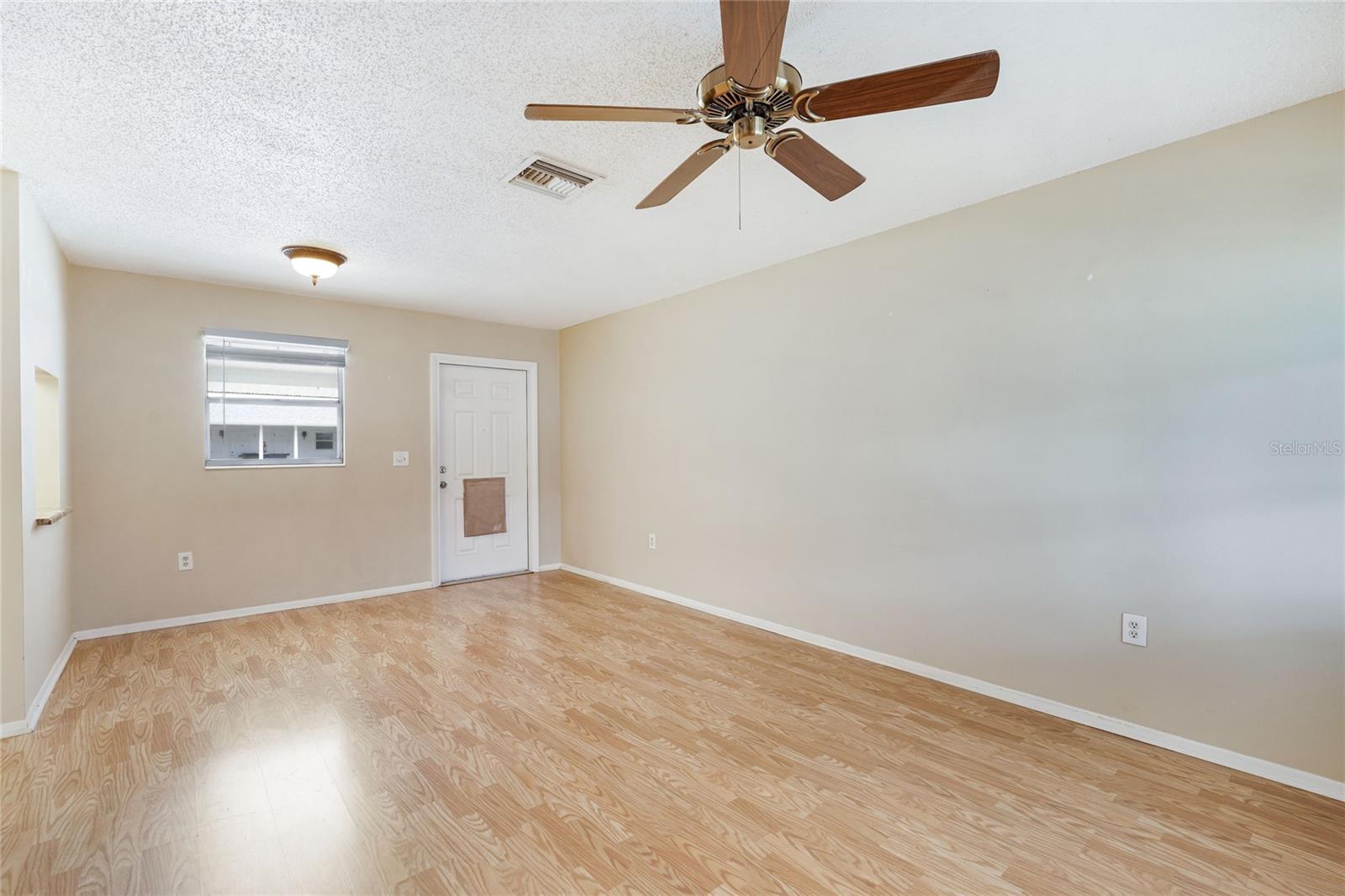 Image 2 of 32 For 5972 Hibiscus Drive 207