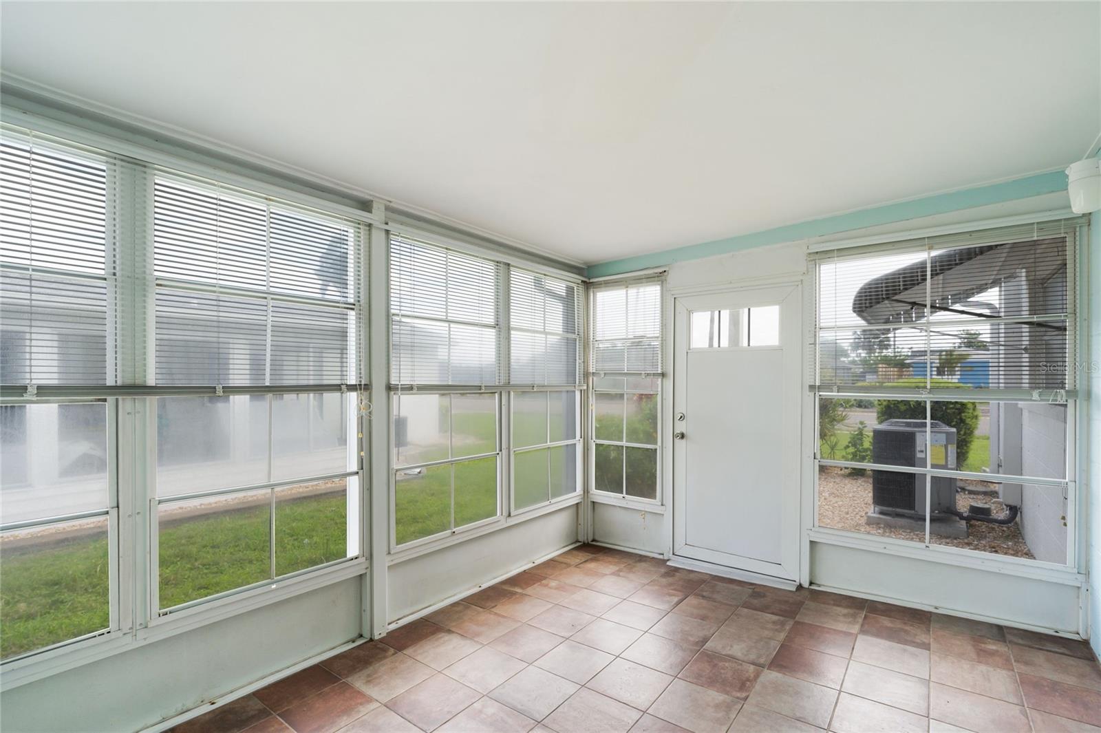 Image 27 of 32 For 5972 Hibiscus Drive 207