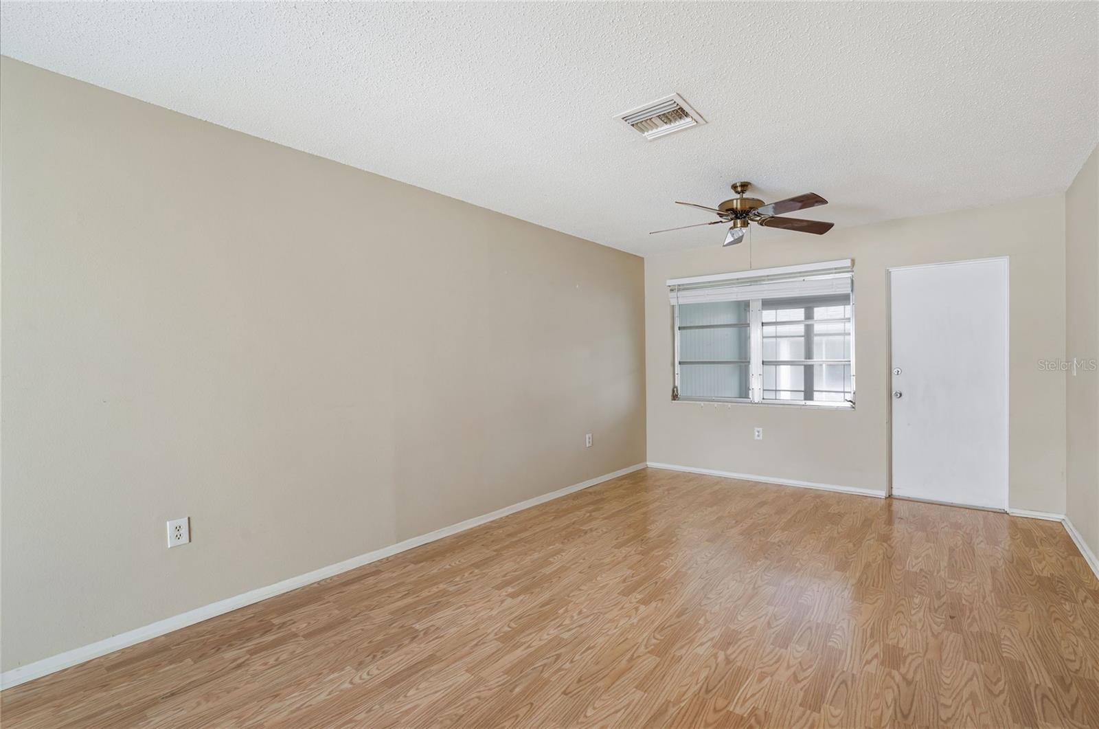 Image 6 of 32 For 5972 Hibiscus Drive 207