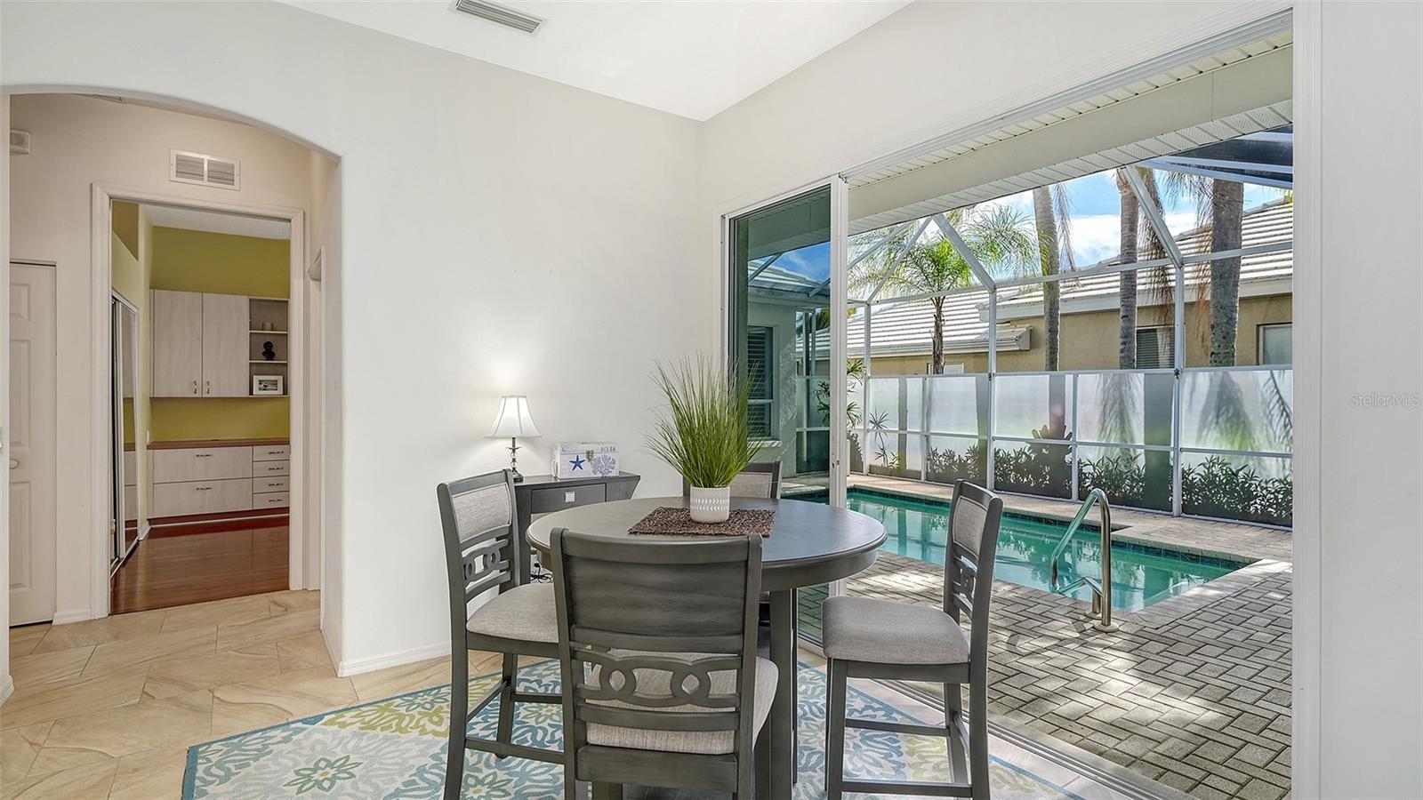 Image 16 of 70 For 533 Fallbrook Drive