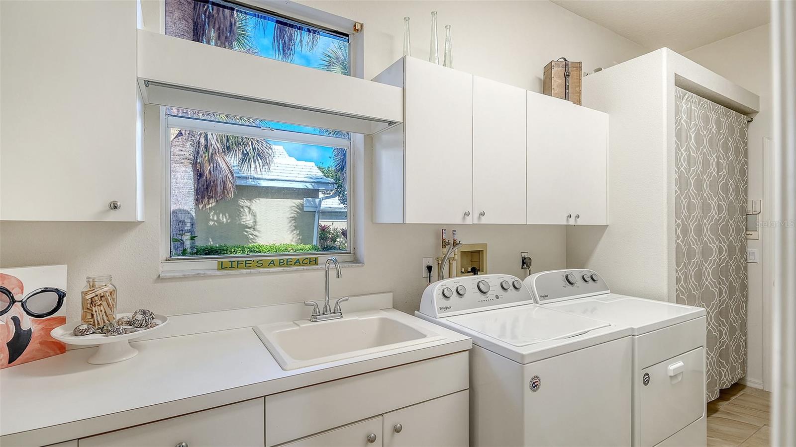 Image 32 of 70 For 533 Fallbrook Drive