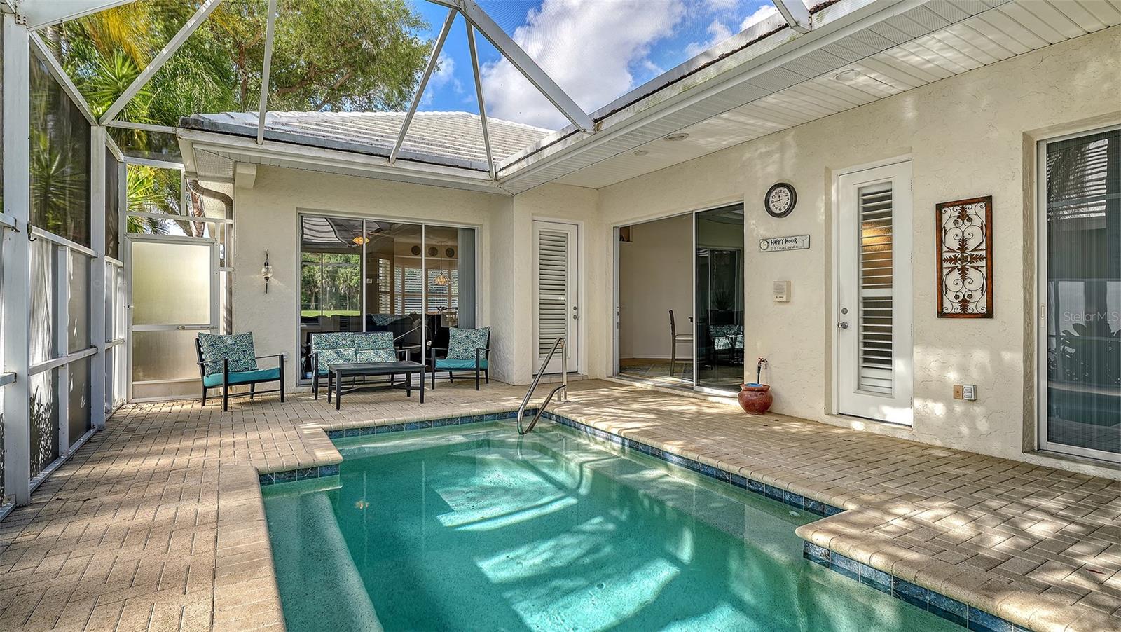 Image 4 of 70 For 533 Fallbrook Drive