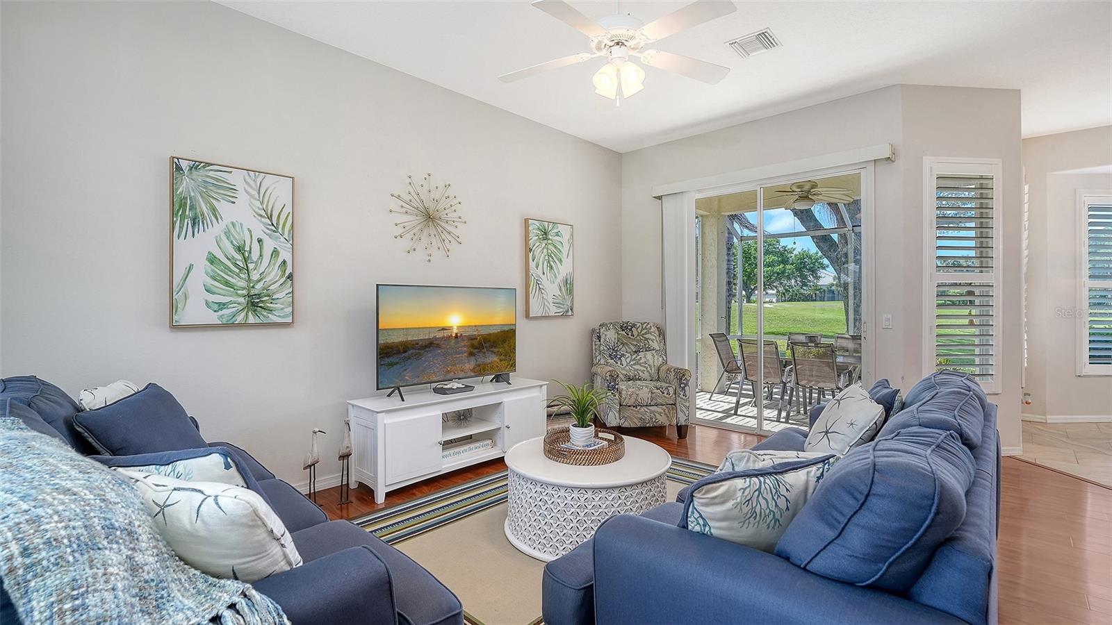 Image 7 of 70 For 533 Fallbrook Drive