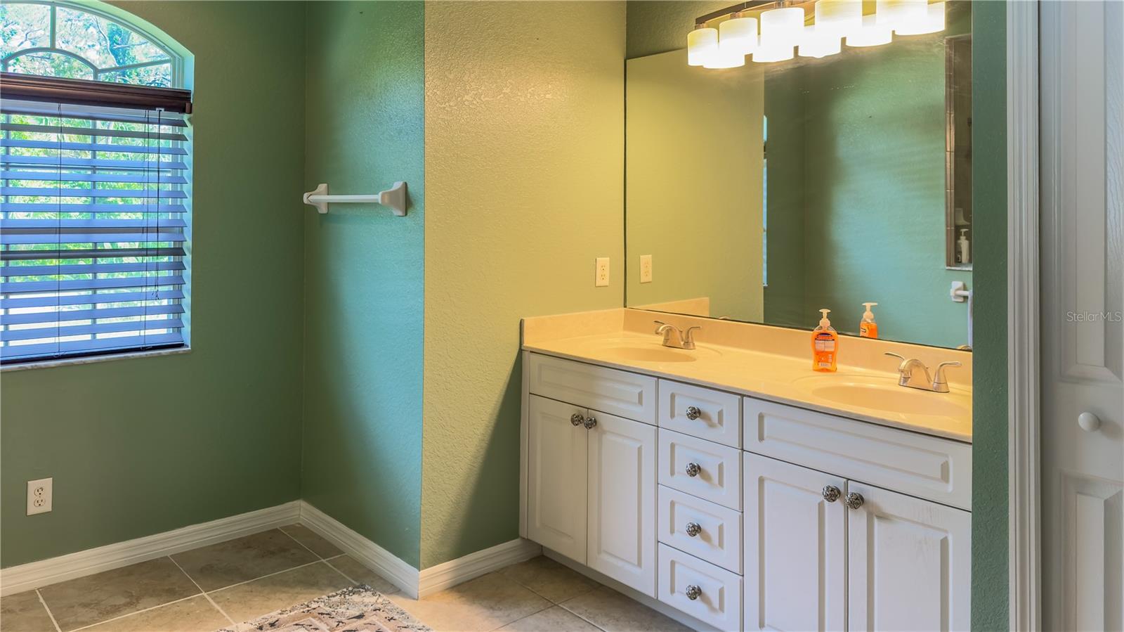 Image 24 of 52 For 3496 Omela Terrace