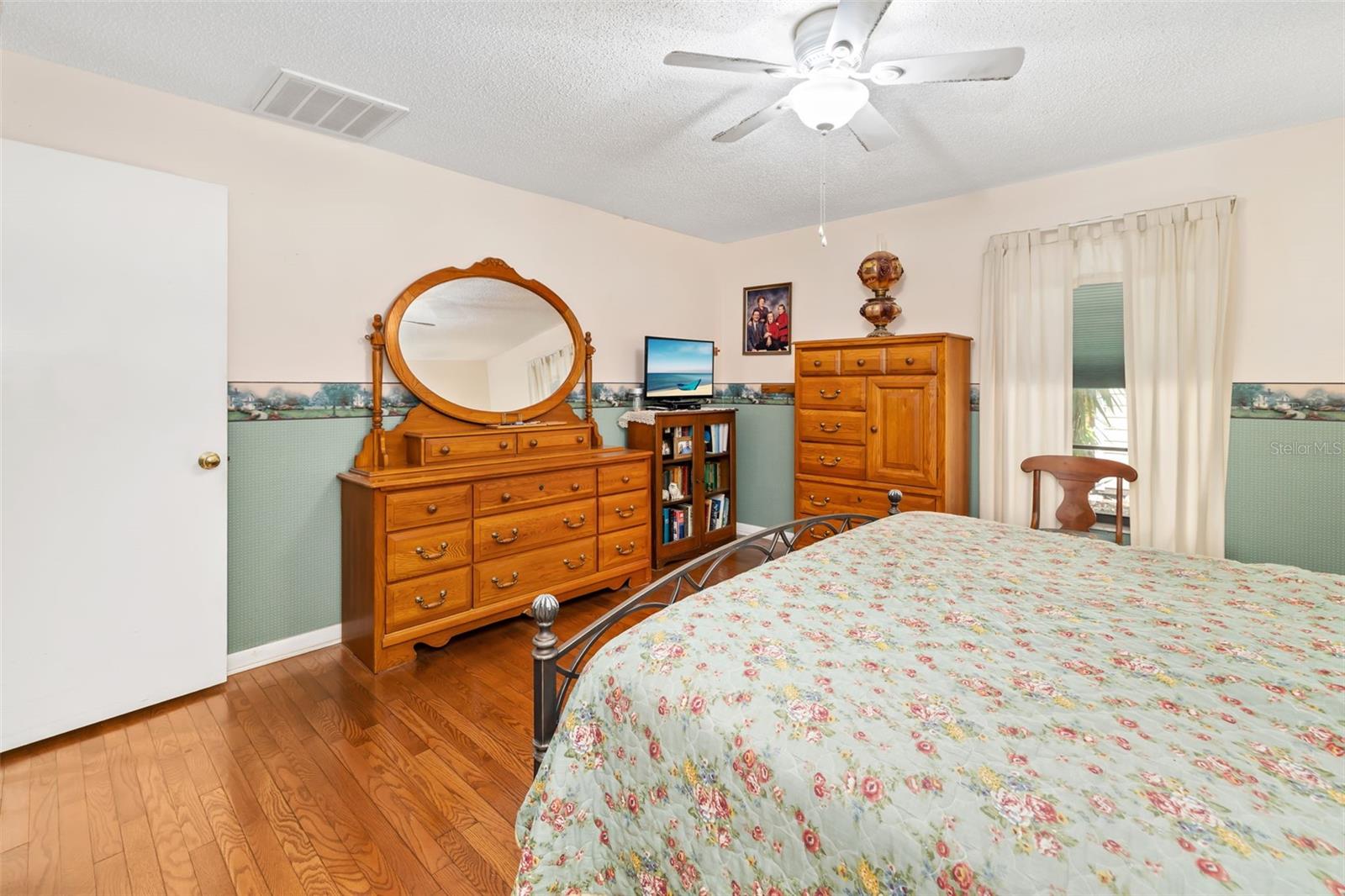 Image 21 of 57 For 2005 39th Street W