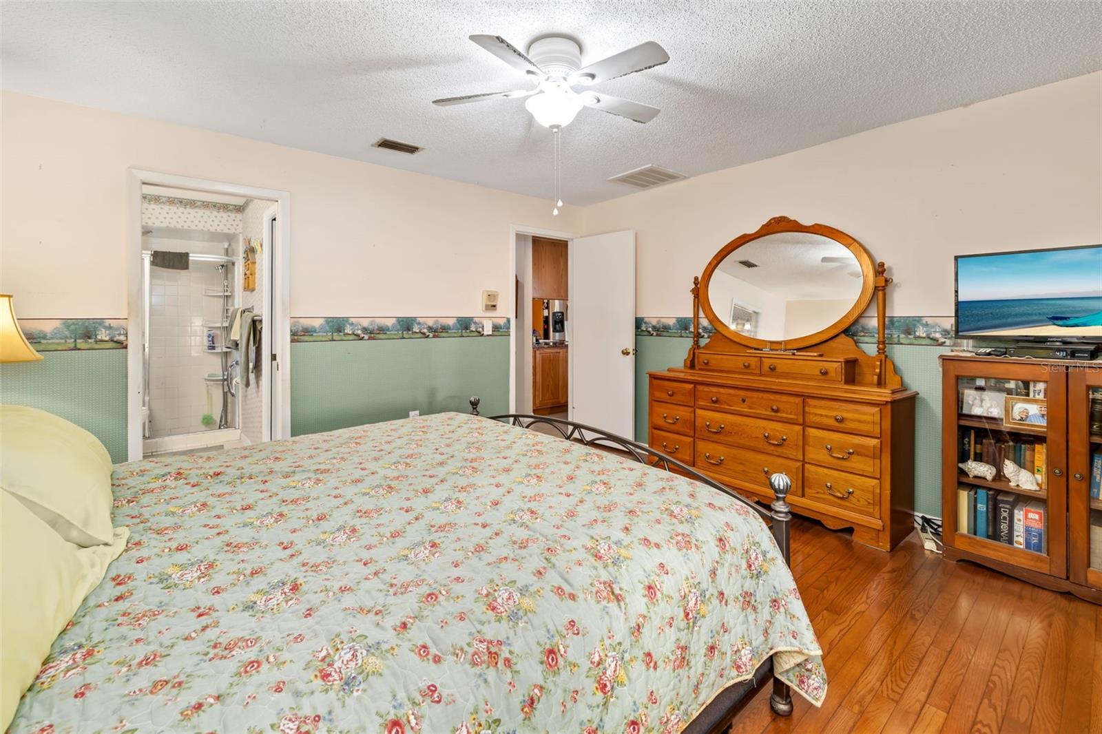 Image 22 of 57 For 2005 39th Street W