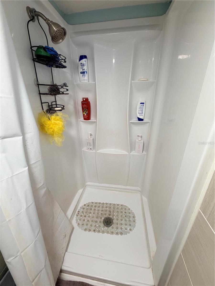 Listing photo id 8 for 2216 Webber Street C