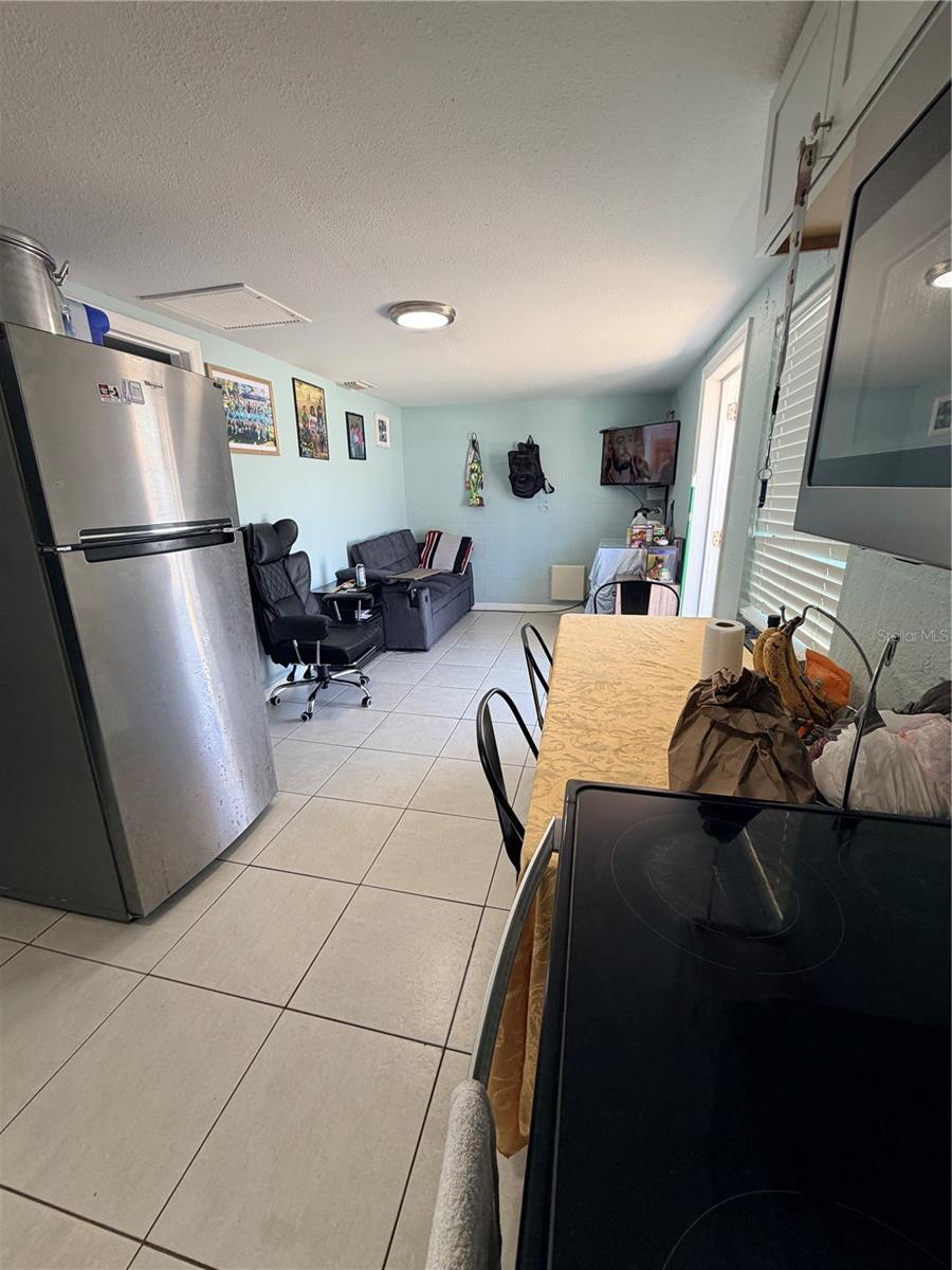 Listing photo id 5 for 2216 Webber Street C