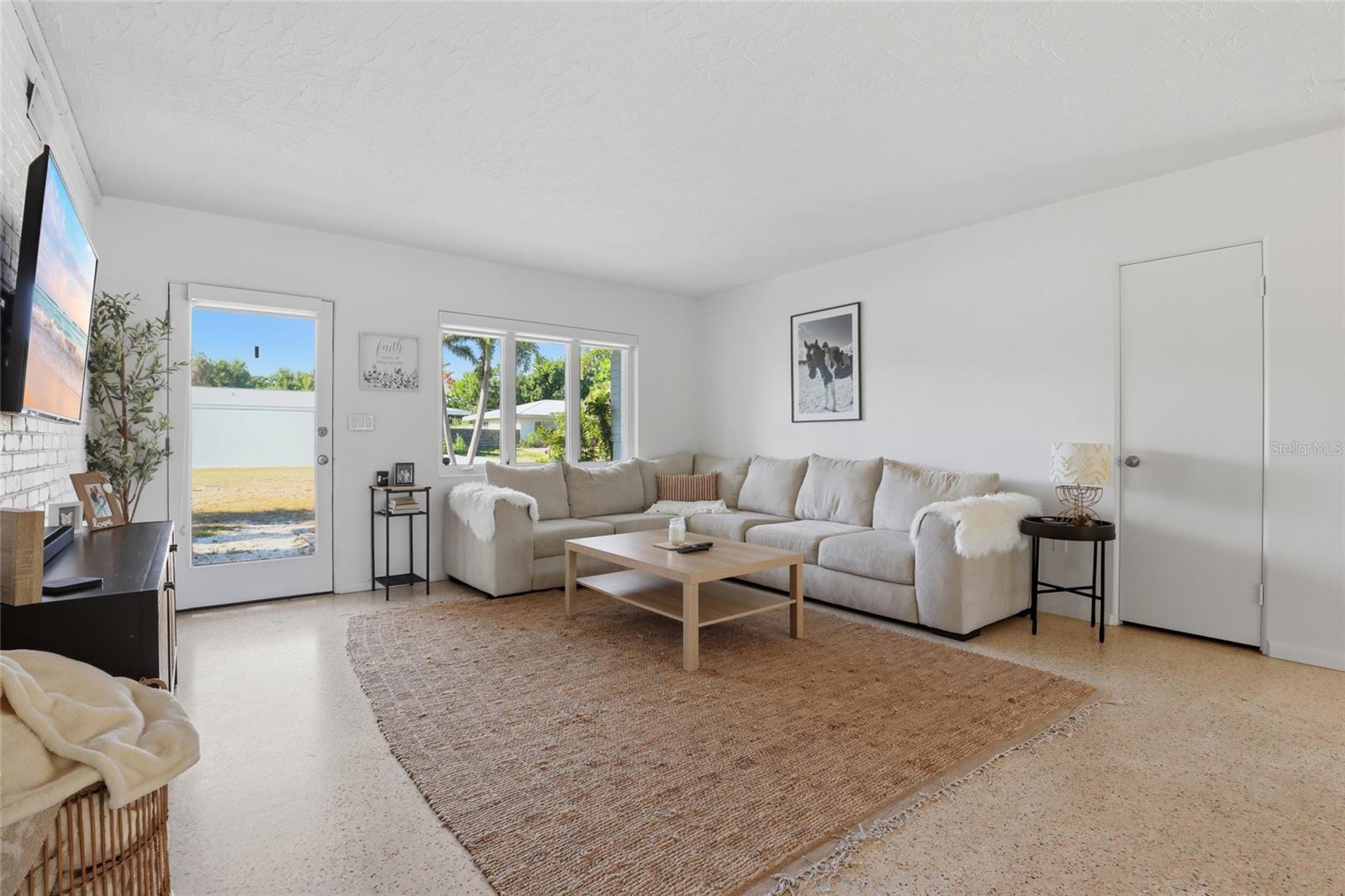 Image 3 of 46 For 2311 Sunnyside Place