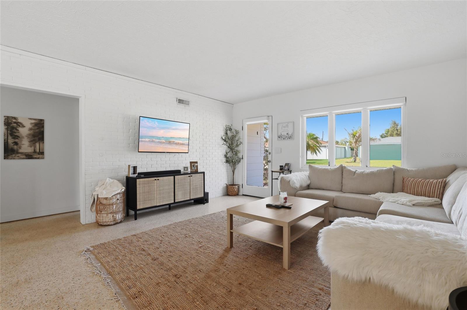 Image 5 of 46 For 2311 Sunnyside Place