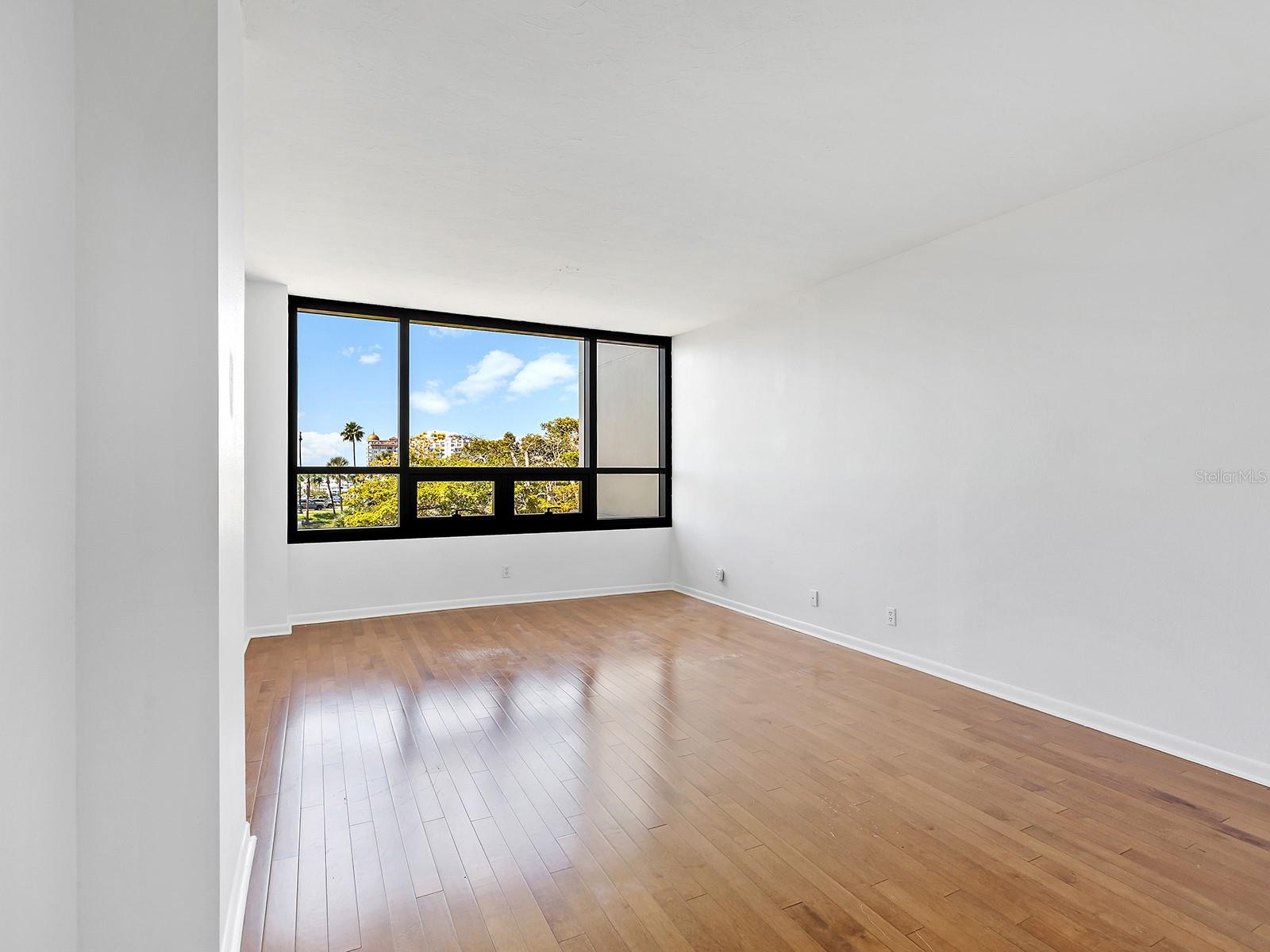 Image 17 of 44 For 1255 Gulfstream Avenue 205