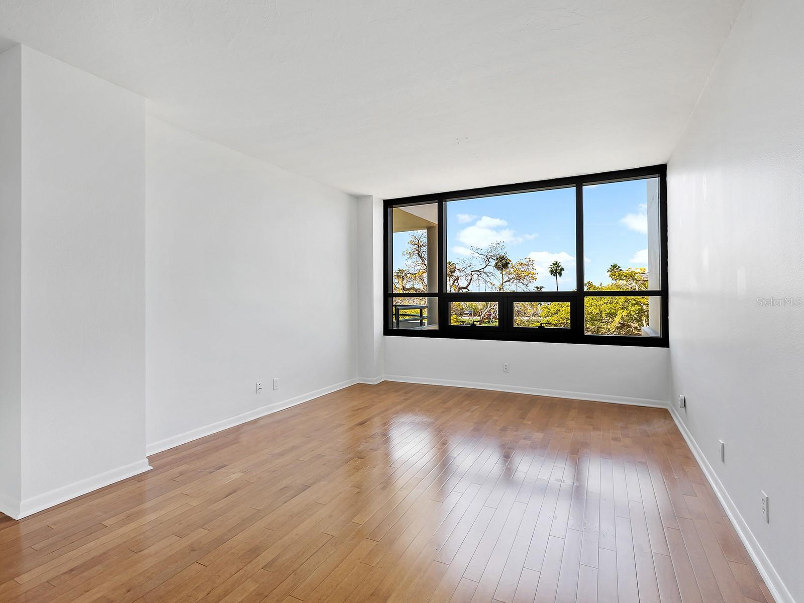 Image 19 of 44 For 1255 Gulfstream Avenue 205