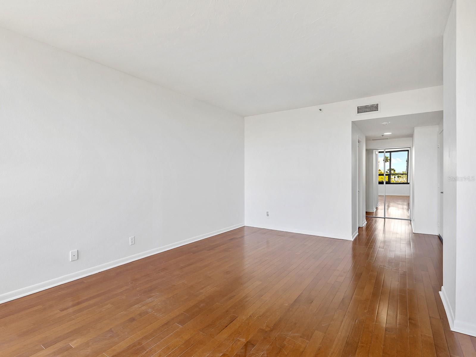 Image 21 of 44 For 1255 Gulfstream Avenue 205