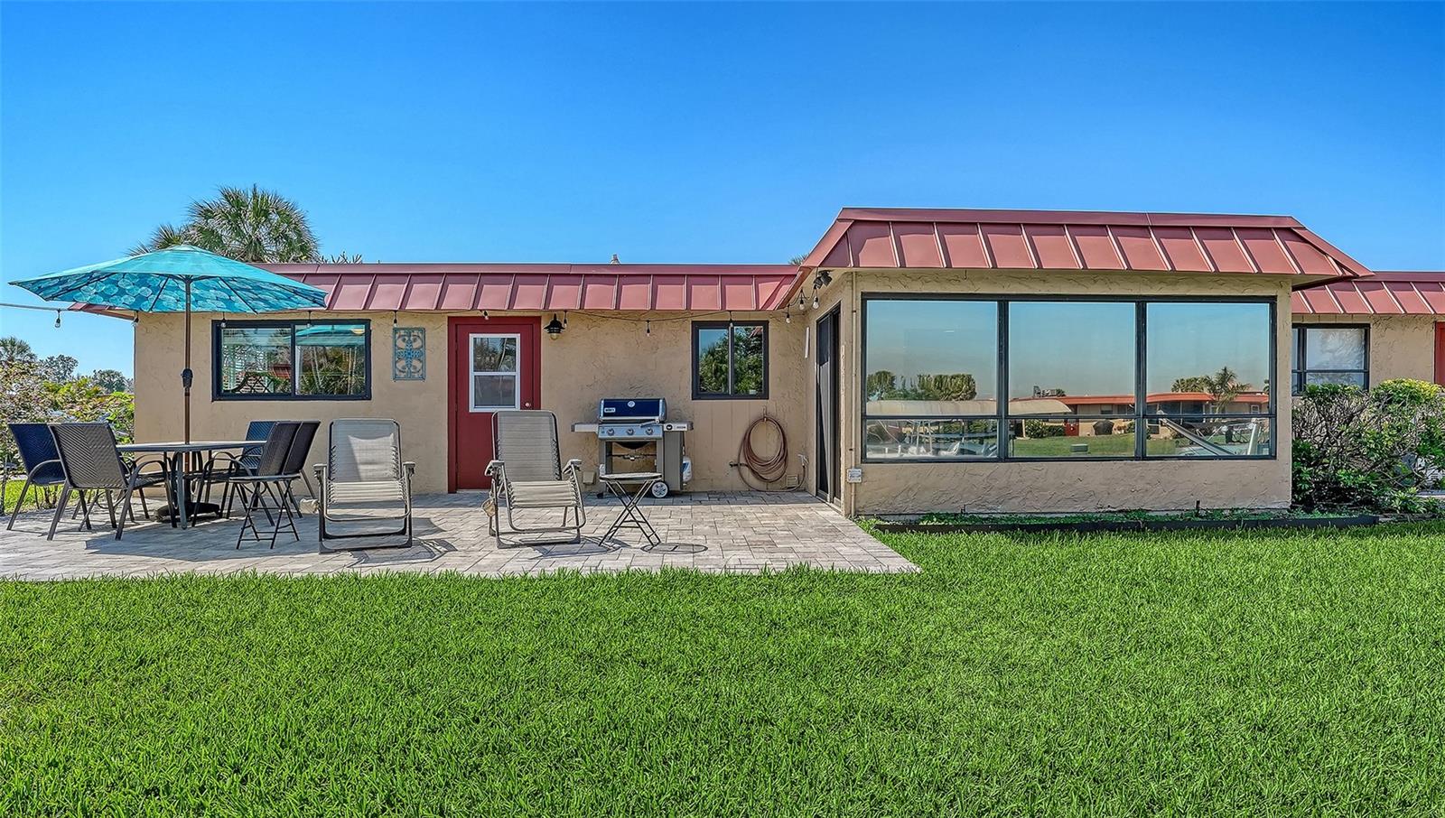 Image 21 of 30 For 9538 Azure Cove