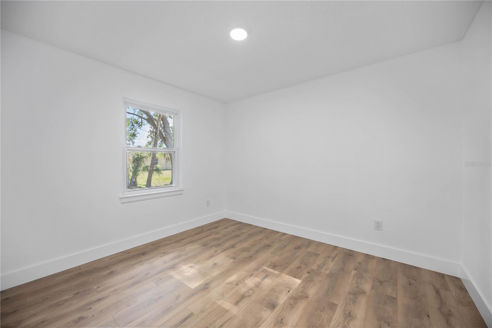 Image 10 of 30 For 5442 Ansonia Terrace