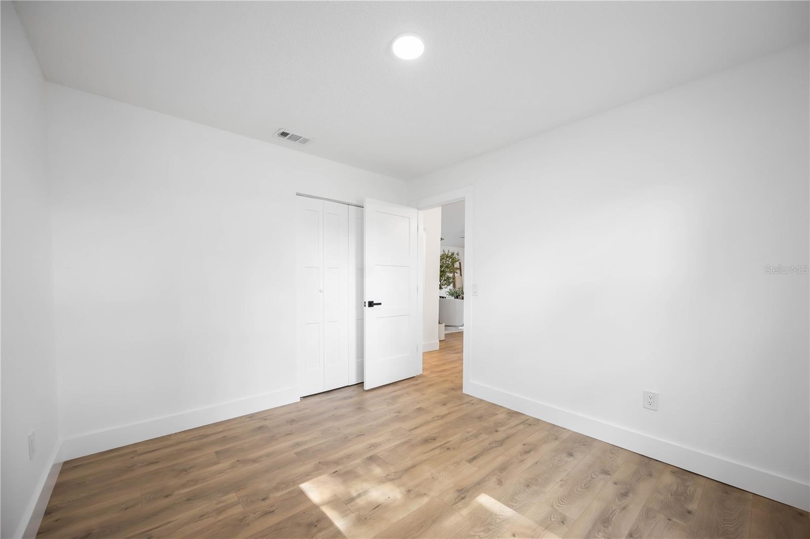 Image 8 of 30 For 5442 Ansonia Terrace