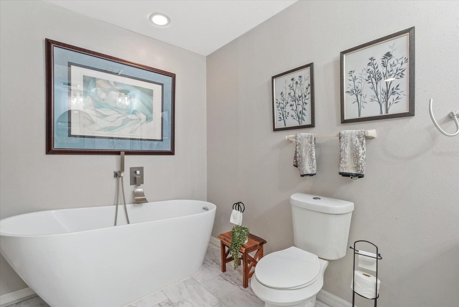 Image 22 of 30 For 3862 Wilshire Circle W 107