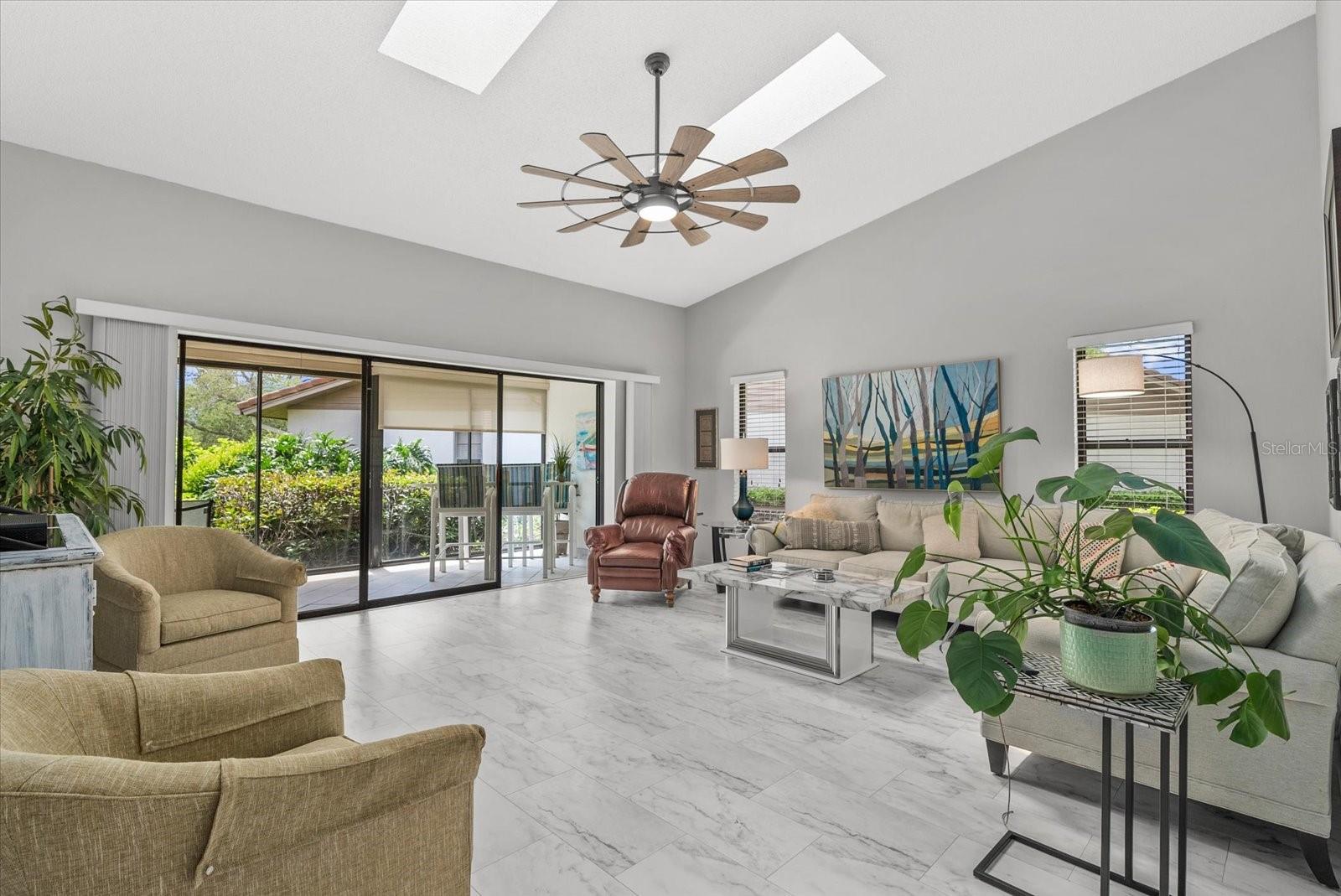 Image 4 of 30 For 3862 Wilshire Circle W 107