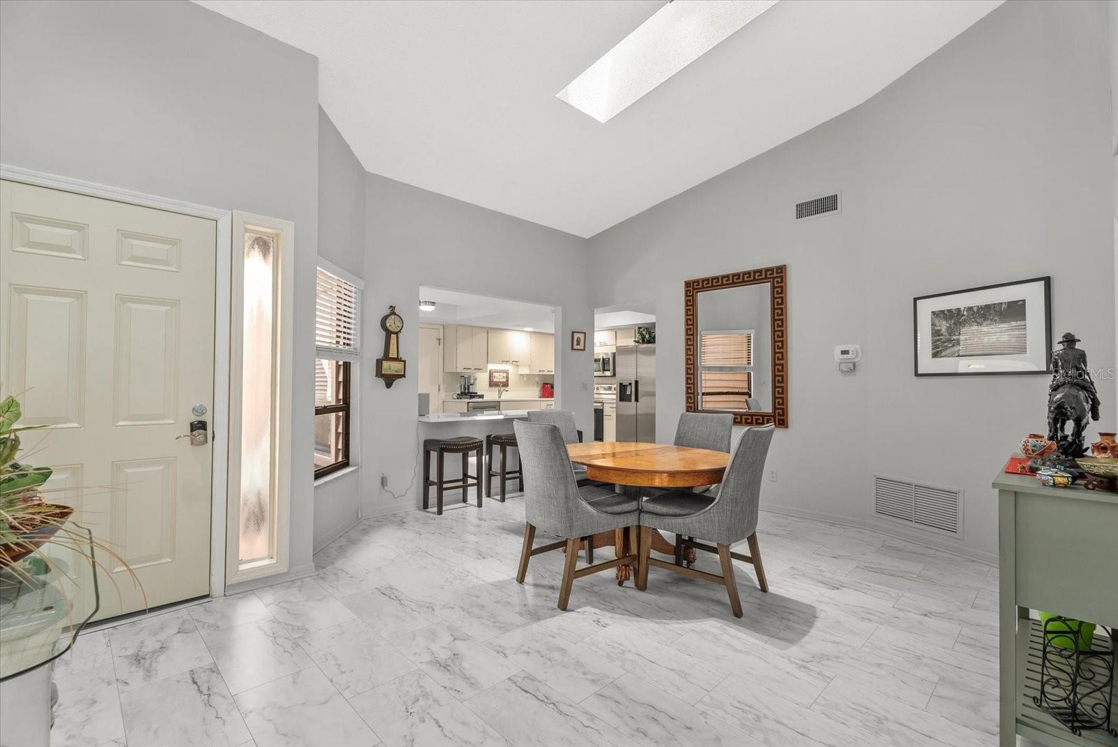 Image 5 of 30 For 3862 Wilshire Circle W 107