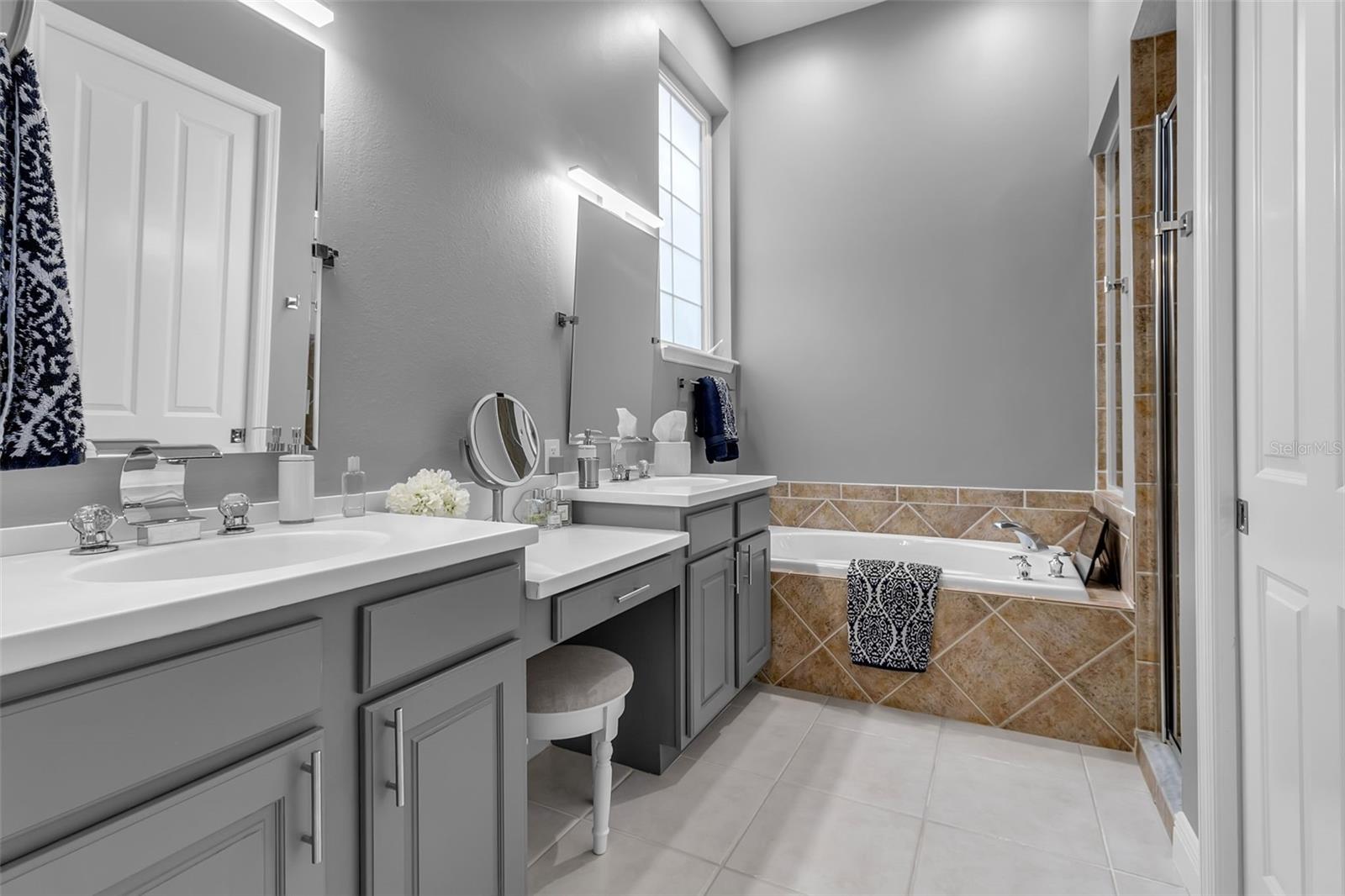 Image 18 of 41 For 1915 Harbour Links Circle 6