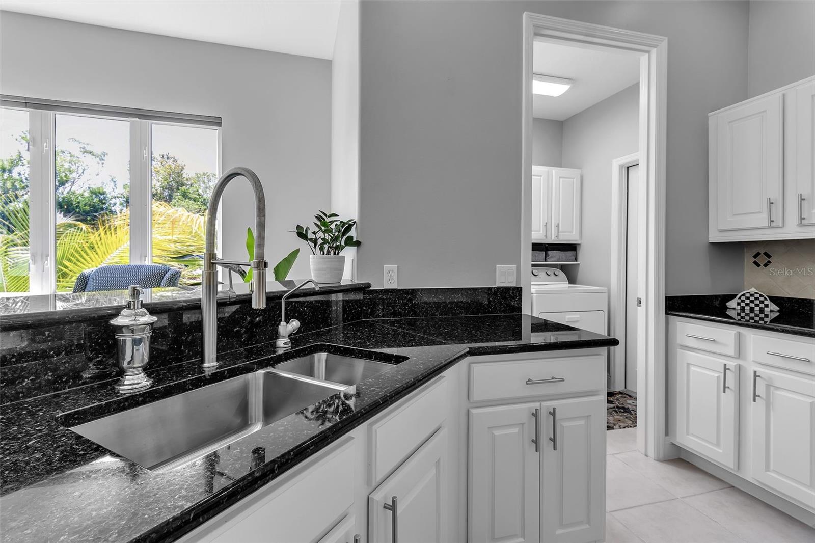 Image 4 of 41 For 1915 Harbour Links Circle 6