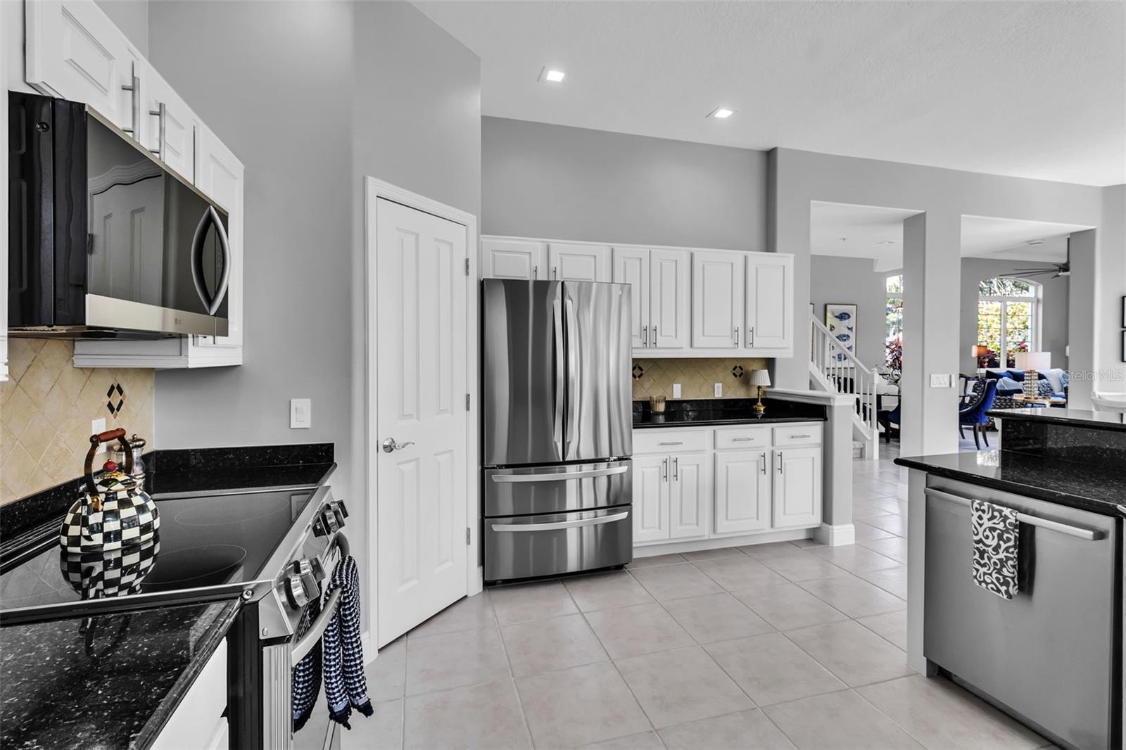 Image 6 of 41 For 1915 Harbour Links Circle 6