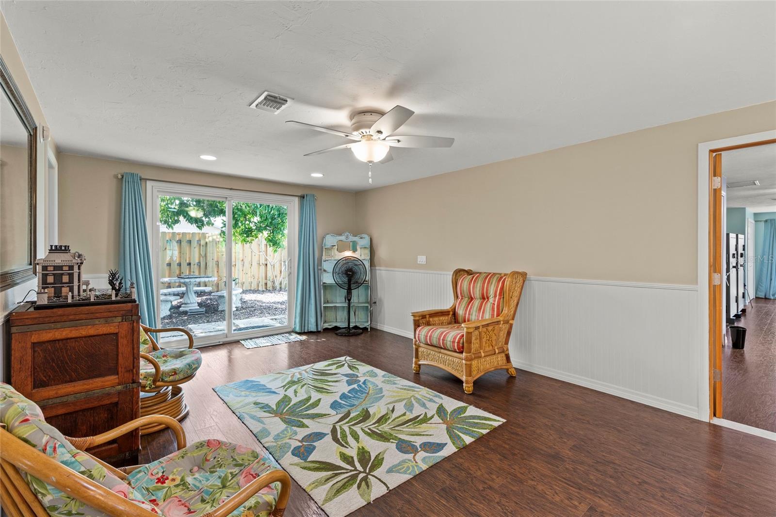 Image 7 of 30 For 6401 36th Avenue W