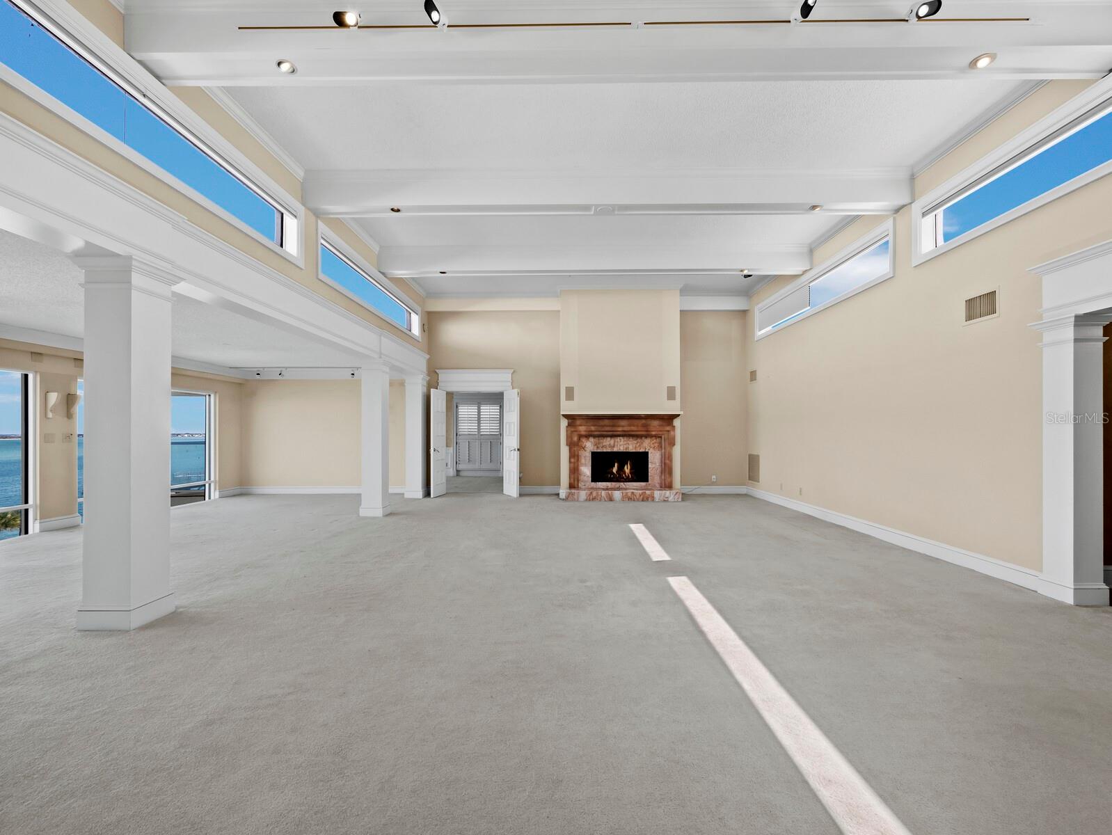 Image 10 of 75 For 4712 Ocean Boulevard W10