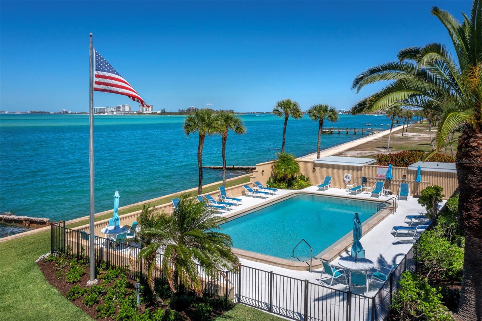 Image 21 of 75 For 4712 Ocean Boulevard W10