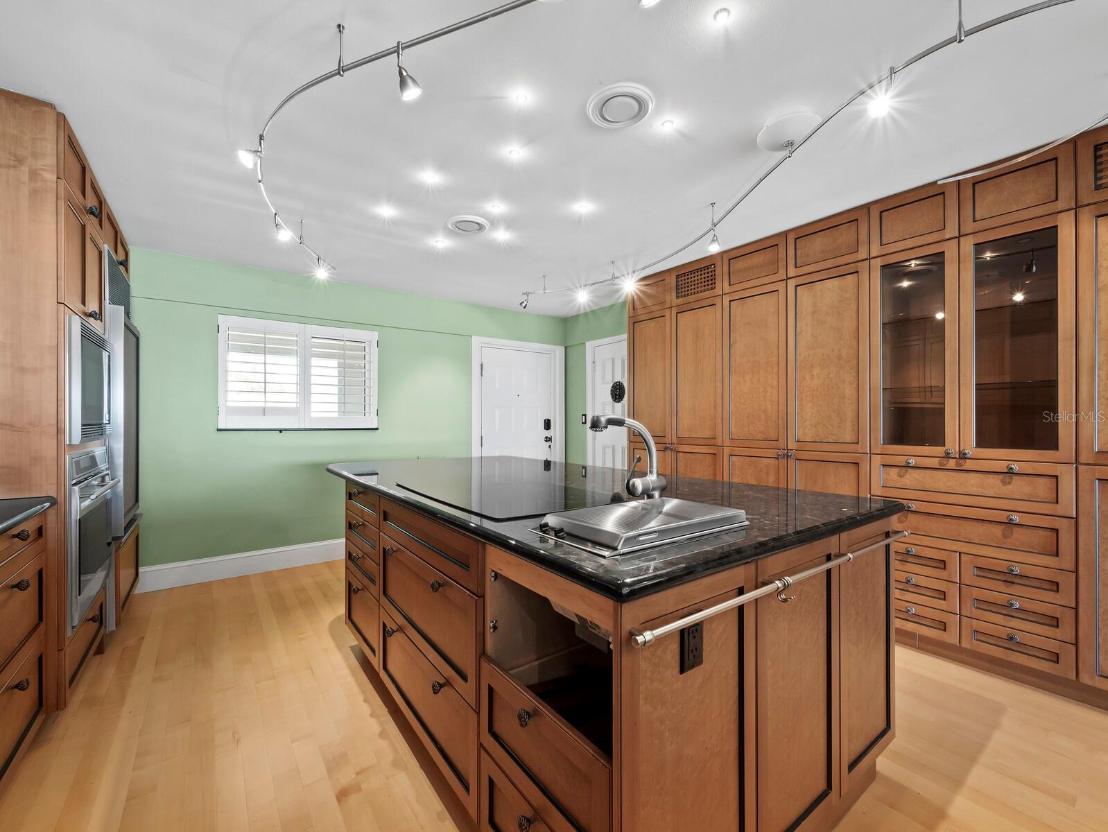 Image 25 of 75 For 4712 Ocean Boulevard W10