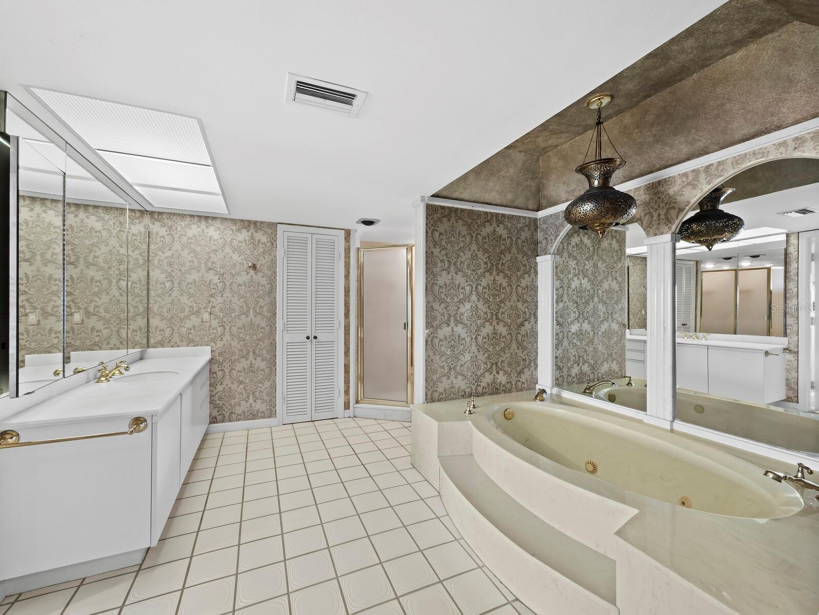 Image 31 of 75 For 4712 Ocean Boulevard W10