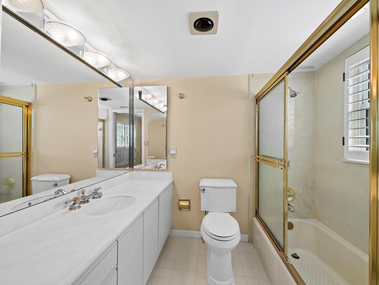 Image 40 of 75 For 4712 Ocean Boulevard W10