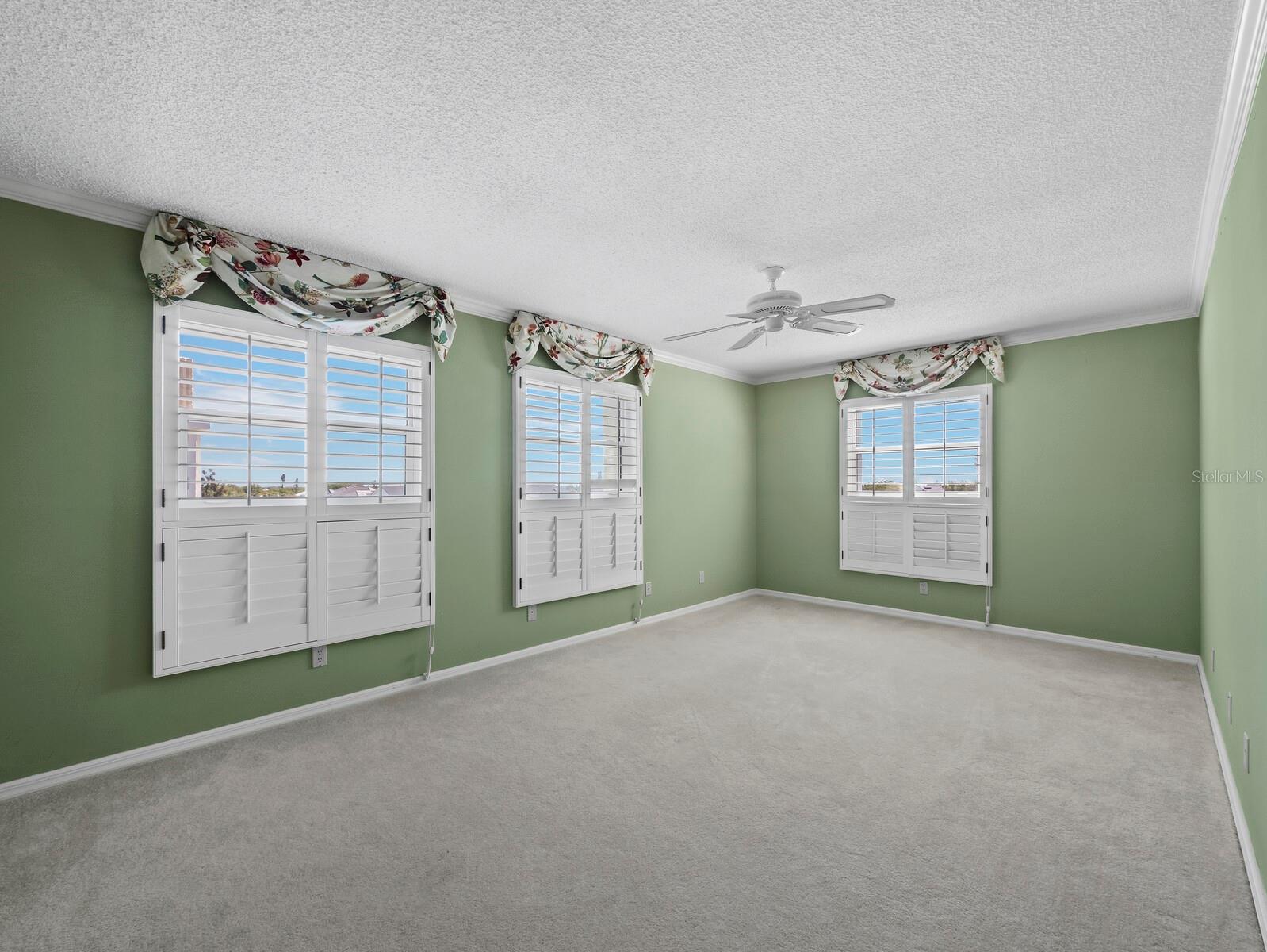 Image 41 of 75 For 4712 Ocean Boulevard W10