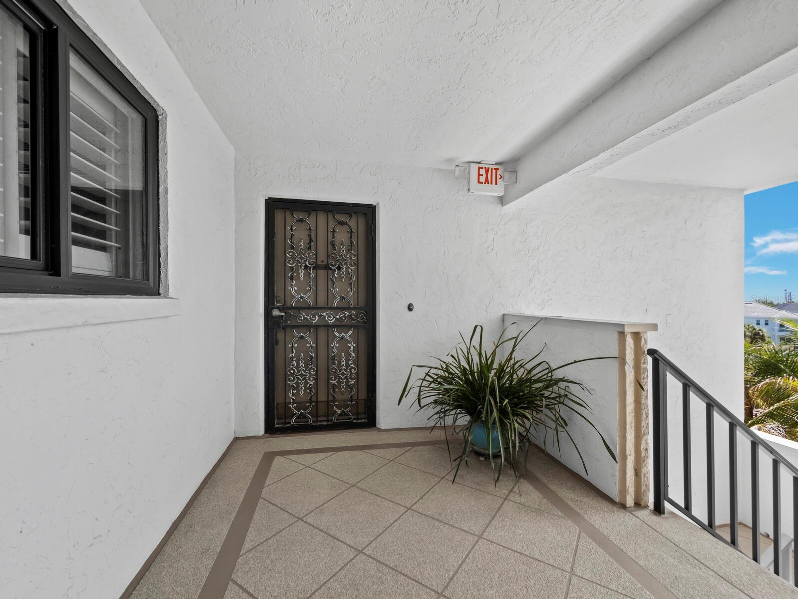 Image 46 of 75 For 4712 Ocean Boulevard W10