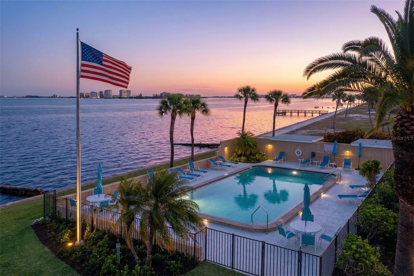 Image 53 of 75 For 4712 Ocean Boulevard W10