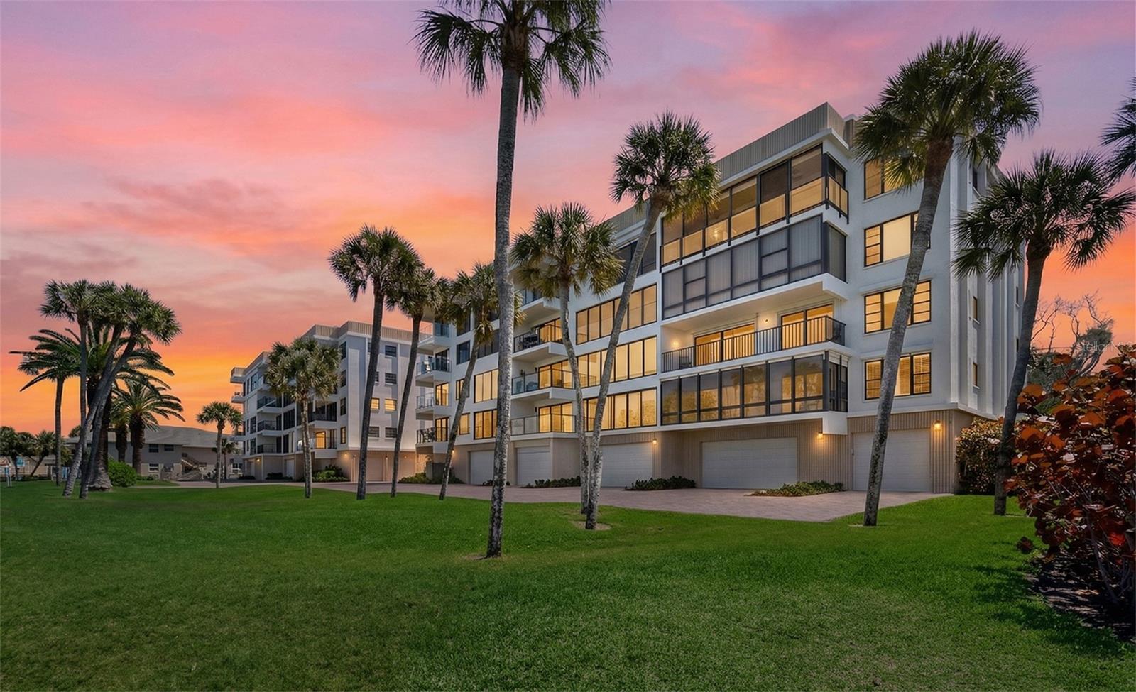 Image 54 of 75 For 4712 Ocean Boulevard W10