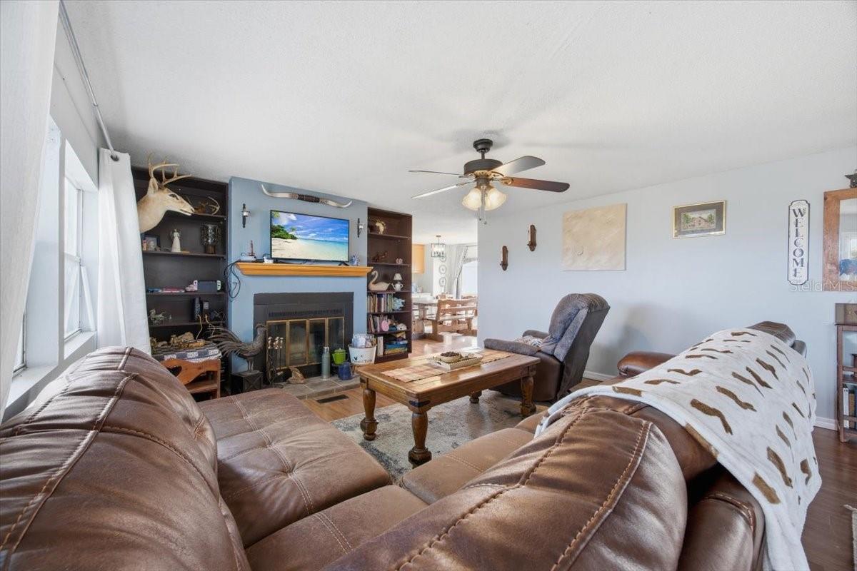 Image 4 of 28 For 1840 Pearce Road