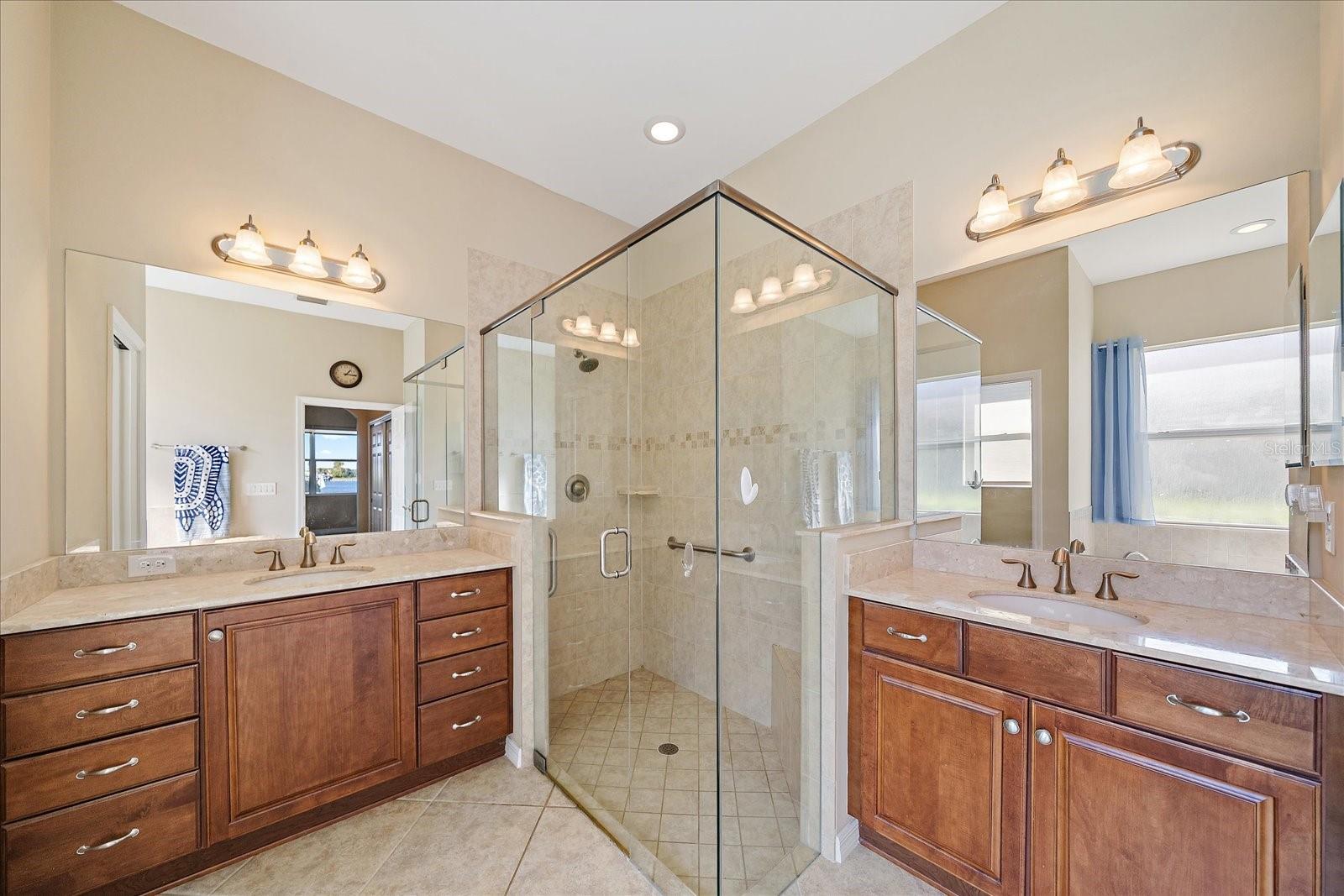 Image 26 of 54 For 5040 Lake Overlook Avenue