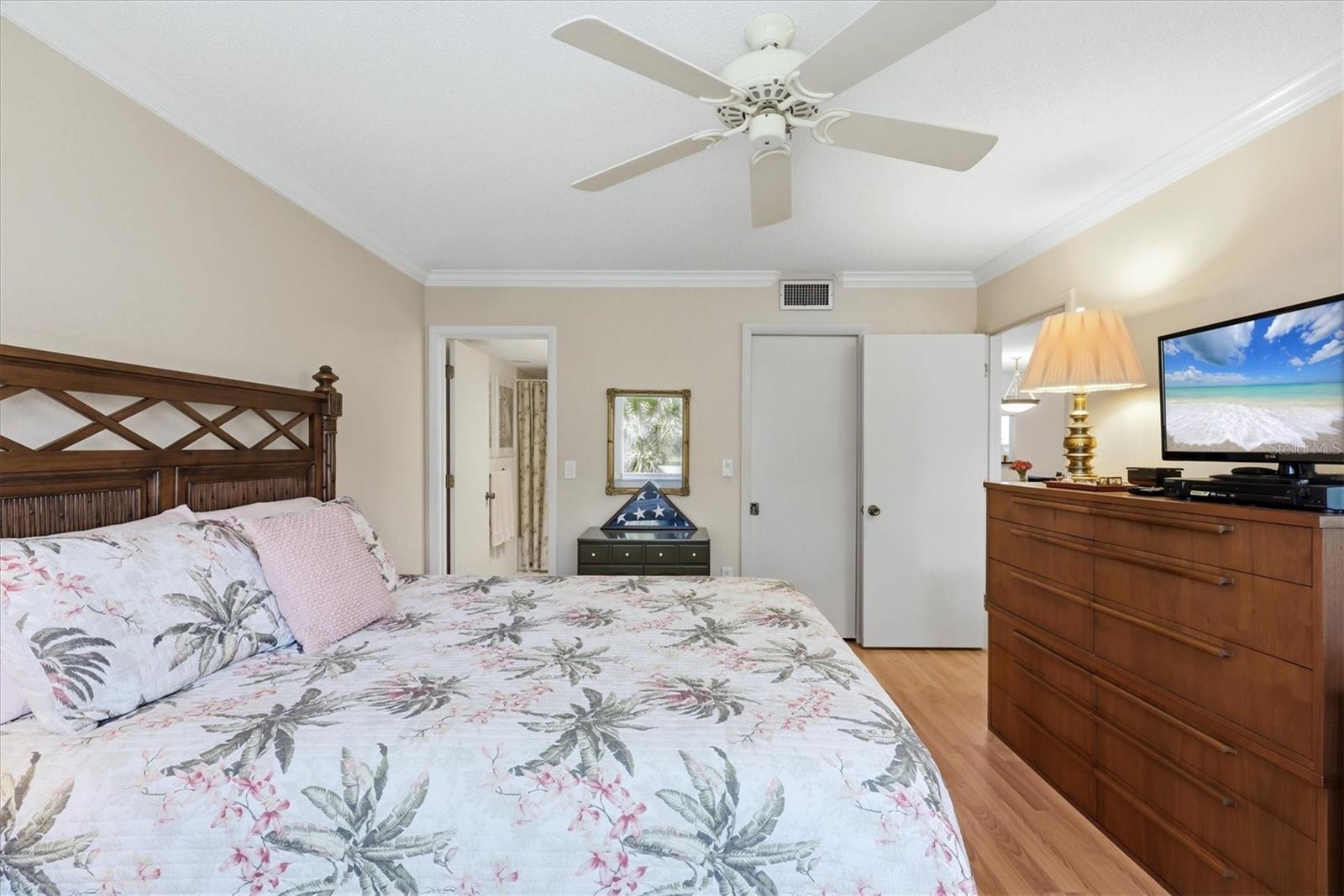 Image 20 of 100 For 220 Santa Maria Street 342