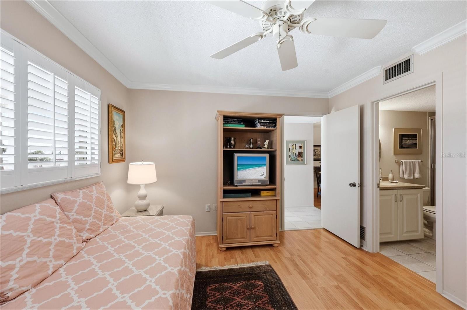 Image 25 of 100 For 220 Santa Maria Street 342