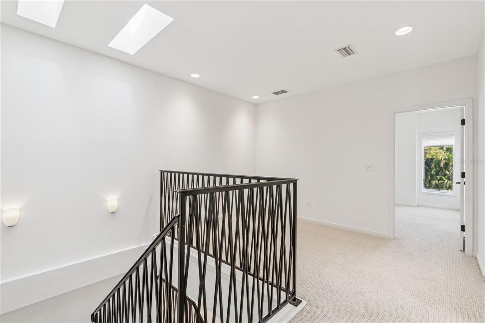 Image 11 of 39 For 1685 Laurel Street 3